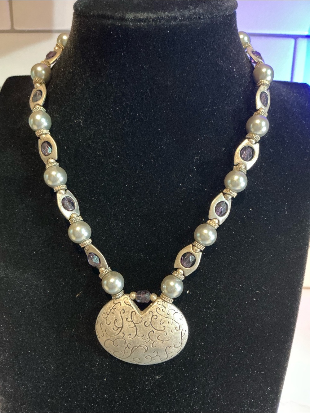 Elegant Gold-Tone Pearl Necklace with Heart Pendant